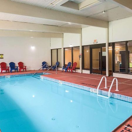 Fairmount Inn & Suites - Stroudsburg, Poconos Delaware Water Gap Ngoại thất bức ảnh