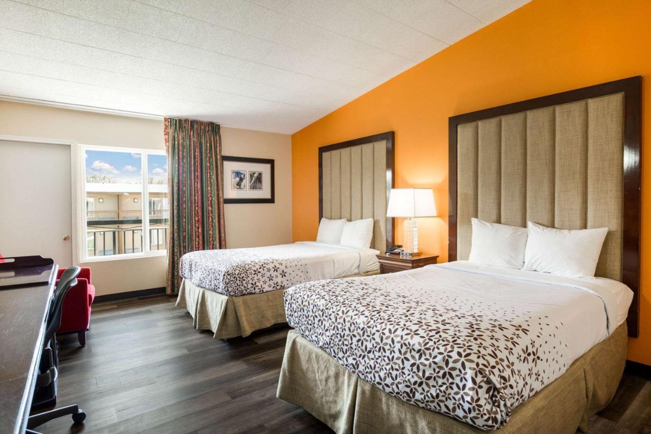 Fairmount Inn & Suites - Stroudsburg, Poconos Delaware Water Gap Ngoại thất bức ảnh