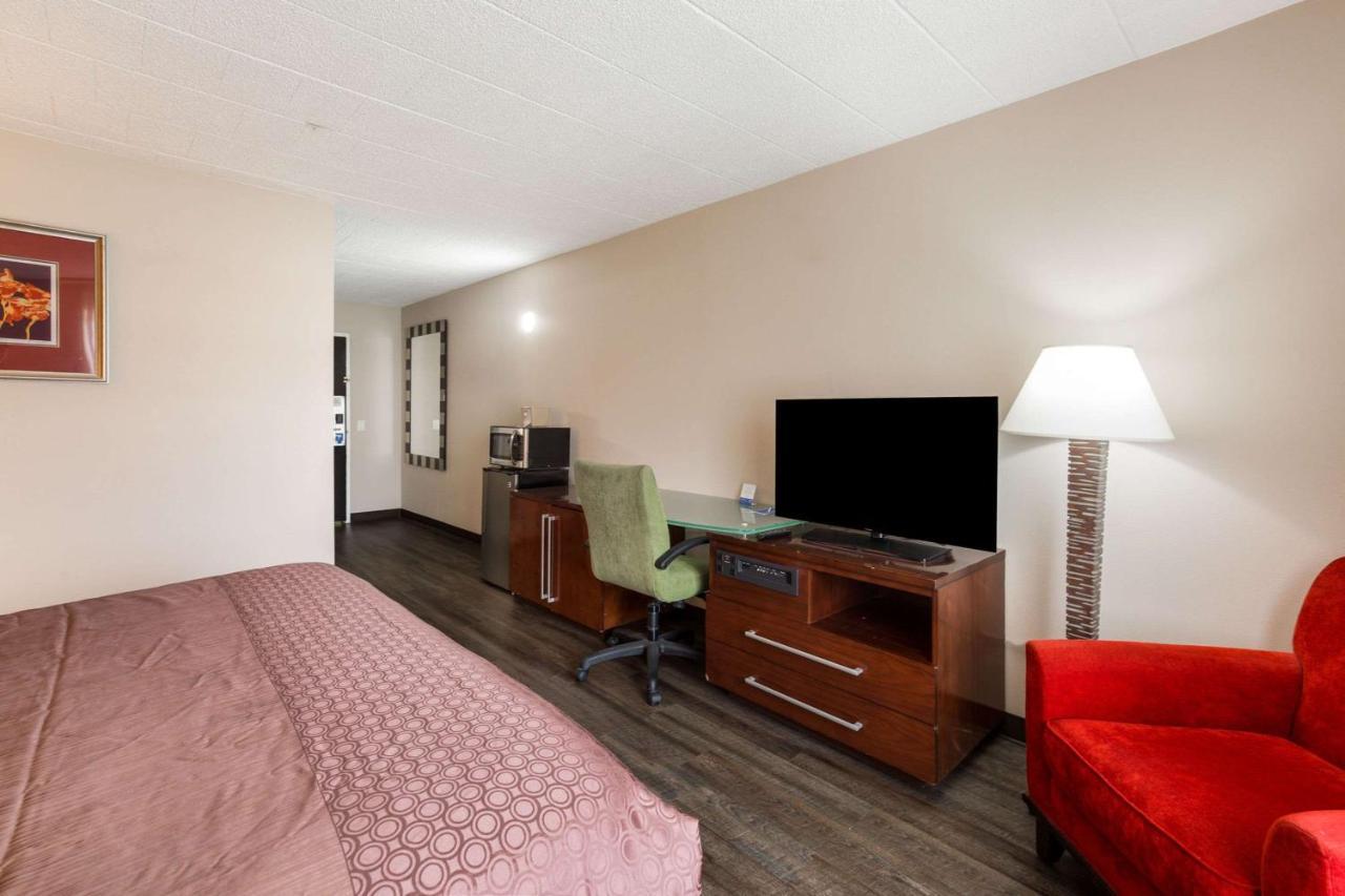 Fairmount Inn & Suites - Stroudsburg, Poconos Delaware Water Gap Ngoại thất bức ảnh