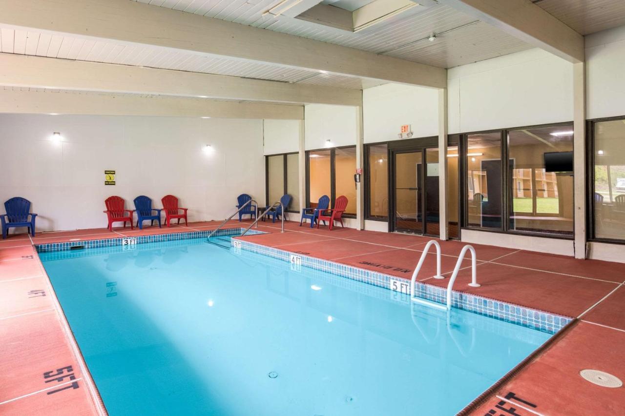 Fairmount Inn & Suites - Stroudsburg, Poconos Delaware Water Gap Ngoại thất bức ảnh